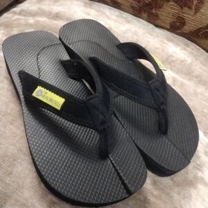 The Healing Sole Black Flip Flops W 6